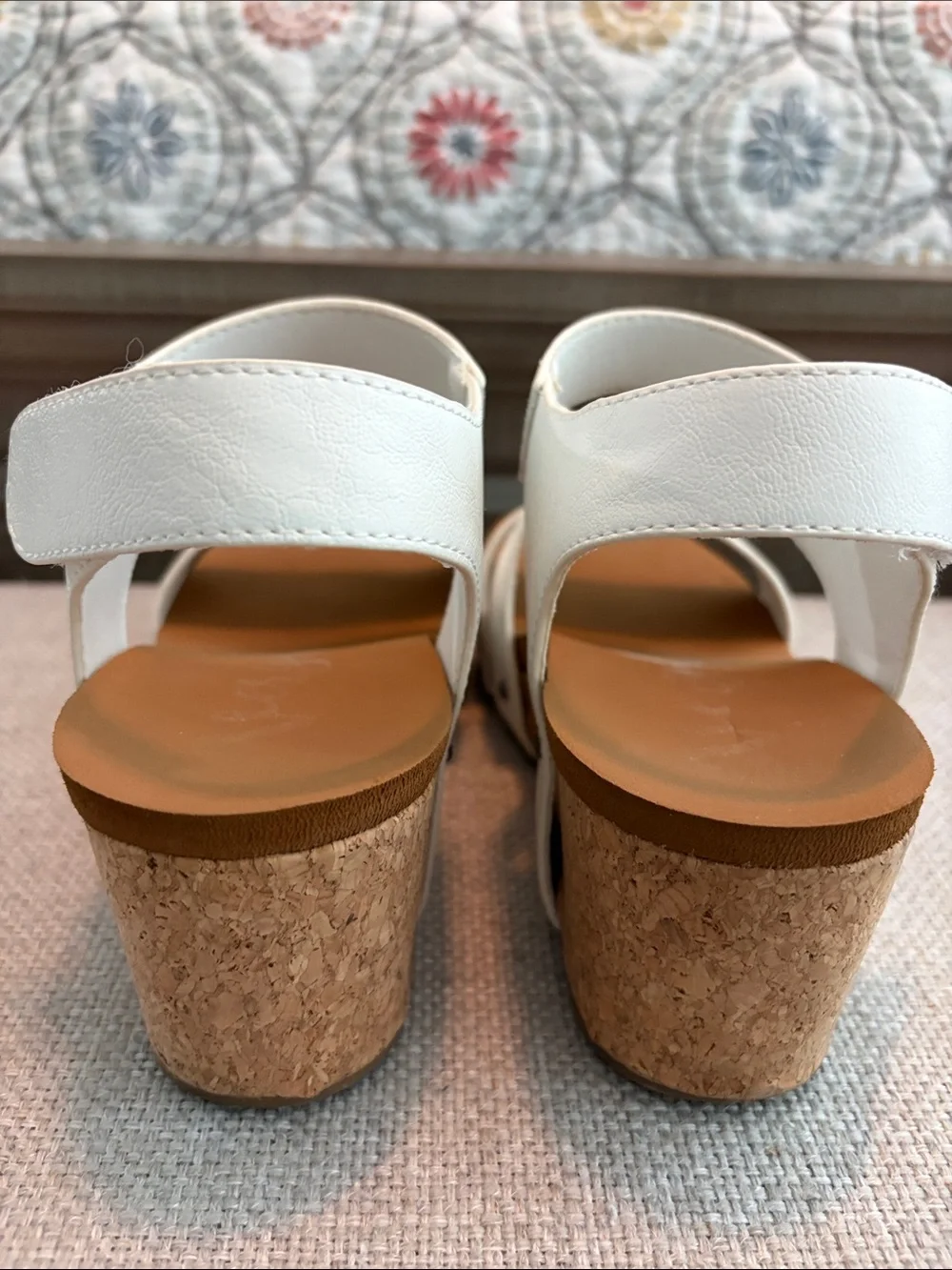 Very G white faux leather sandals, size 8.5. - Picture 8 of 10